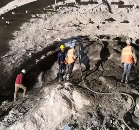 神池拱顶带模注浆料的施工流程及注意事项